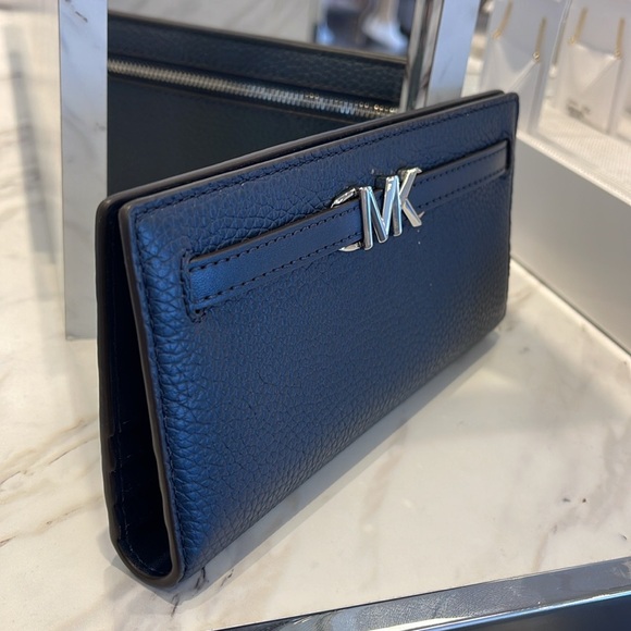 Michael Kors Reed Large Bifold Pebbled Leather Snap Wallet Card Case 
Navy 
NWT - Picture 14 of 16